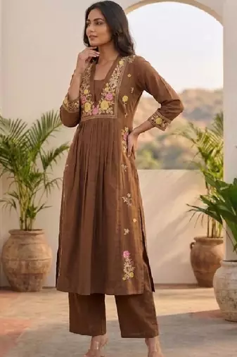 Women Ethnic Motifs Embroidered Regular Thread Work Kurta with Trousers