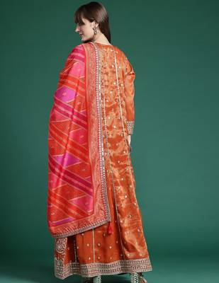 Ethnic Motifs Embroidered Sequinned Kurta with Trousers & With Dupatta 6