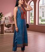 Women Ethnic Motifs Printed Regular Chanderi Silk Kurta with Trousers