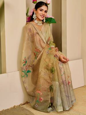 Green shimmer printed zari saree with unstitched blouse piece. 4