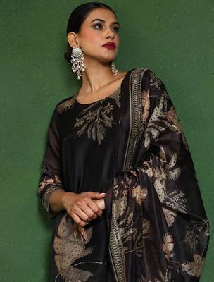 Floral Embroidered Thread Work Chanderi Silk Kurta with Trousers & Dupatta 2