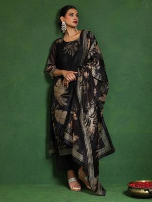 Floral Embroidered Thread Work Chanderi Silk Kurta with Trousers & Dupatta 4