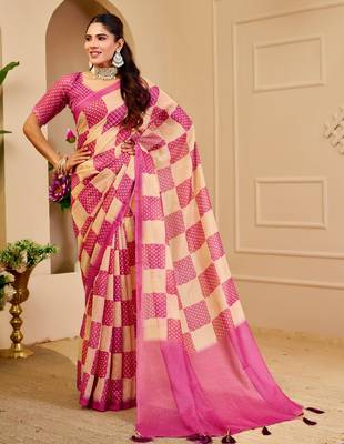Pink shimmer printed zari saree with unstitched blouse piece. 2