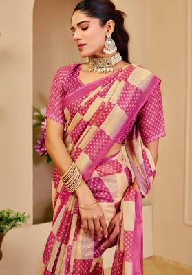 Pink shimmer printed zari saree with unstitched blouse piece. 3