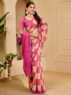 Pink shimmer printed zari saree with unstitched blouse piece. 4