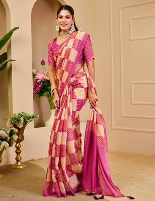 Pink shimmer printed zari saree with unstitched blouse piece. 5