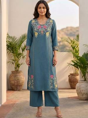 Women Floral Embroidered Regular Thread Work Kurta with Palazzos 1
