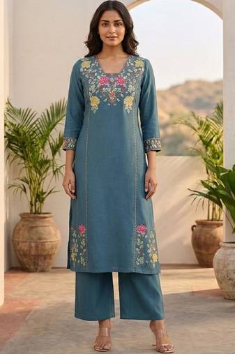 Women Floral Embroidered Regular Thread Work Kurta with Palazzos