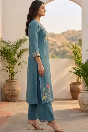 Women Floral Embroidered Regular Thread Work Kurta with Palazzos