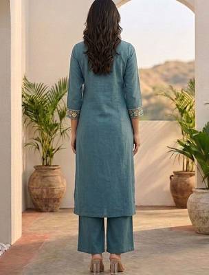 Women Floral Embroidered Regular Thread Work Kurta with Palazzos 3