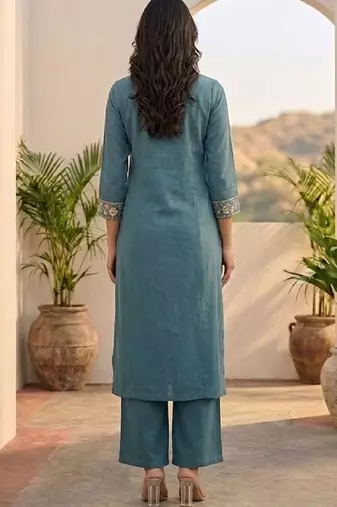 Women Floral Embroidered Regular Thread Work Kurta with Palazzos