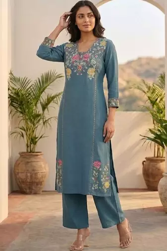 Women Floral Embroidered Regular Thread Work Kurta with Palazzos