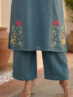 Women Floral Embroidered Regular Thread Work Kurta with Palazzos 5