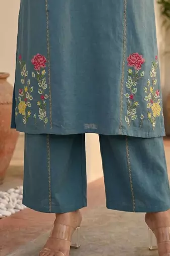 Women Floral Embroidered Regular Thread Work Kurta with Palazzos