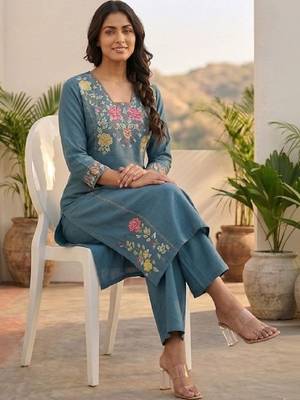 Women Floral Embroidered Regular Thread Work Kurta with Palazzos 6