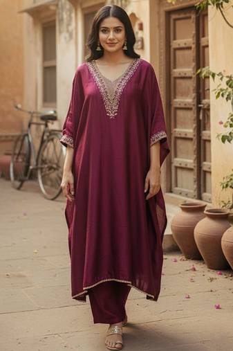 Women Regular Kurta with Trousers