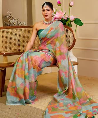 Sea green shimmer printed zari saree with unstitched blouse piece. 5