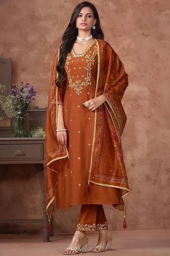 Women Floral Embroidered Regular Thread Work Kurta with Trousers & With Dupatta