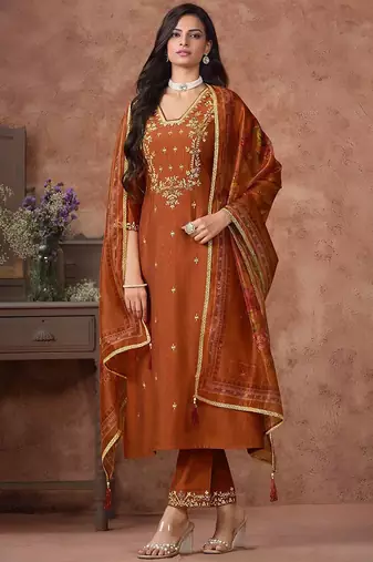 Women Floral Embroidered Regular Thread Work Kurta with Trousers & With Dupatta