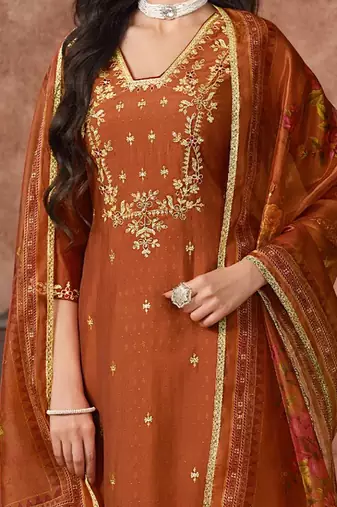 Women Floral Embroidered Regular Thread Work Kurta with Trousers & With Dupatta