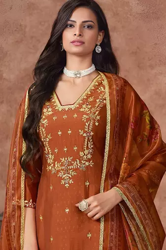 Women Floral Embroidered Regular Thread Work Kurta with Trousers & With Dupatta