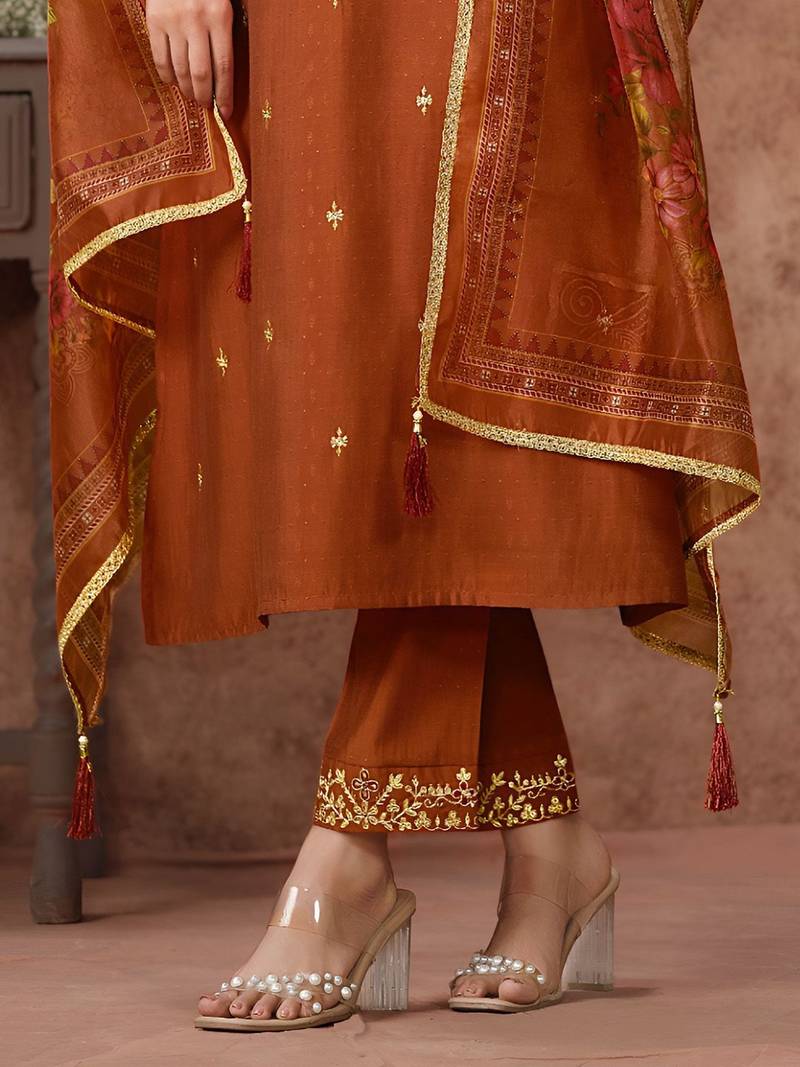 Women Floral Embroidered Regular Thread Work Kurta with Trousers & With Dupatta