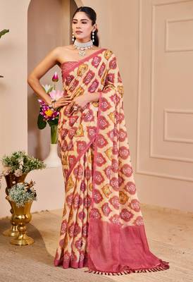 Pink shimmer printed zari saree with unstitched blouse piece. 5