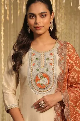 Women Ethnic Motifs Embroidered Regular Thread Work Kurta with Trousers & With Dupatta