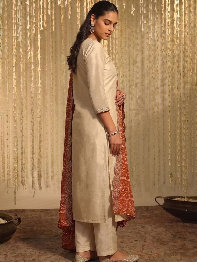 Women Ethnic Motifs Embroidered Regular Thread Work Kurta with Trousers & With Dupatta