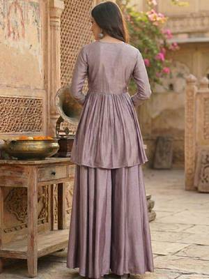 Women Bandhani Printed Regular Kurta with Trousers 6