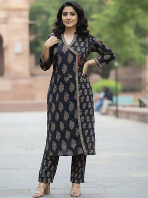 Women Ethnic Motifs Printed Angrakha  Cotton Kurta with Trousers 1