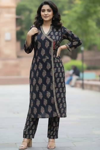 Women Ethnic Motifs Printed Angrakha  Cotton Kurta with Trousers
