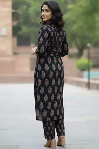 Women Ethnic Motifs Printed Angrakha  Cotton Kurta with Trousers