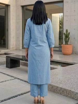 Women Embroidered Regular Thread Work Kurta with Trousers 3