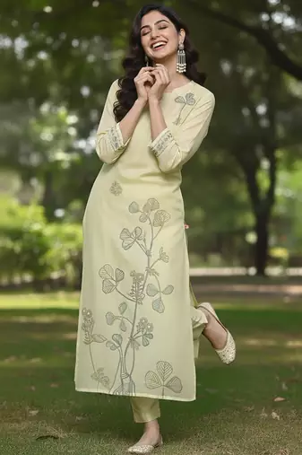 Women Floral Embroidered Thread Work Chanderi Cotton Kurta with Trousers & Dupatta