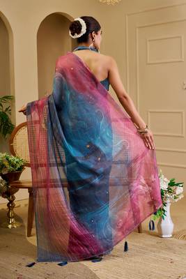 Blue shimmer printed zari saree with unstitched blouse piece. 5