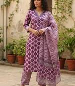 Women Printed Regular Thread Work Pure Cotton Kurta with Trousers & With Dupatta
