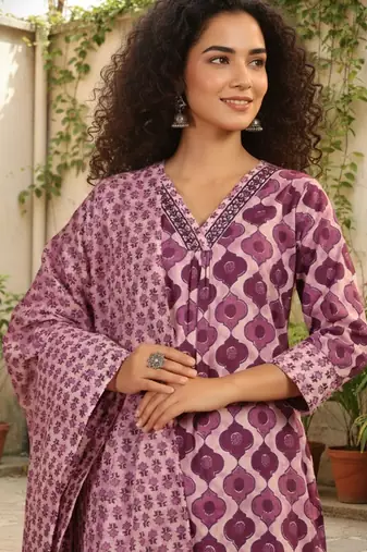 Women Printed Regular Thread Work Pure Cotton Kurta with Trousers & With Dupatta