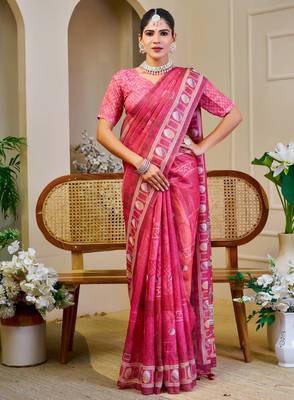 Pink shimmer printed zari saree with unstitched blouse piece. 4