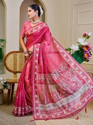 Pink shimmer printed zari saree with unstitched blouse piece. 5
