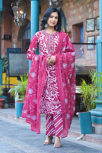 Floral Printed Round Neck Straight Kurta With Trousers & Dupatta