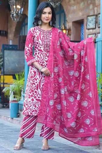 Floral Printed Round Neck Straight Kurta With Trousers & Dupatta