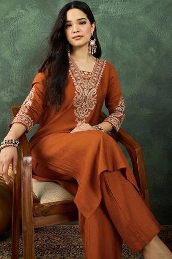 Women Ethnic Motifs Embroidered Regular Thread Work Kurta with Trousers
