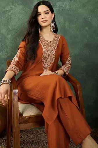 Women Ethnic Motifs Embroidered Regular Thread Work Kurta with Trousers