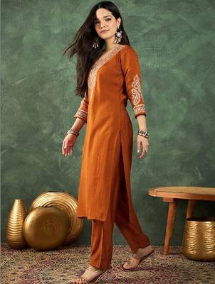 Women Ethnic Motifs Embroidered Regular Thread Work Kurta with Trousers 2
