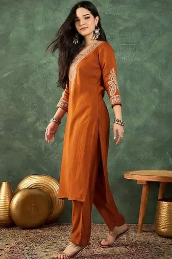 Women Ethnic Motifs Embroidered Regular Thread Work Kurta with Trousers