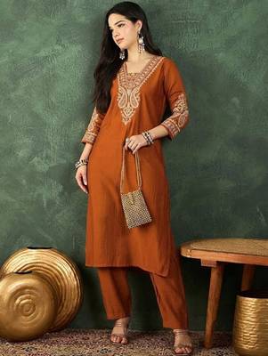 Women Ethnic Motifs Embroidered Regular Thread Work Kurta with Trousers 5