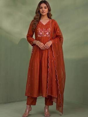 Women Floral Embroidered Empire Thread Work Chanderi Cotton Kurta with Trousers & With Dupatta 1