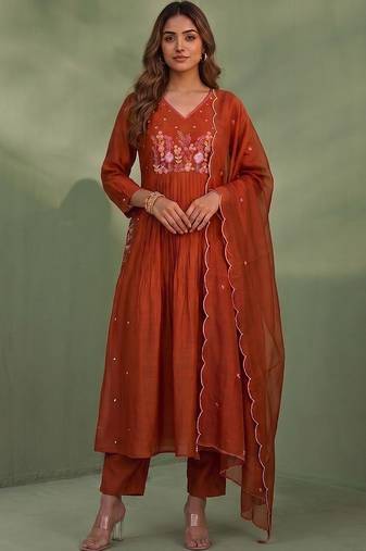 Women Floral Embroidered Empire Thread Work Chanderi Cotton Kurta with Trousers & With Dupatta