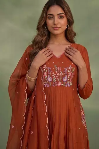 Women Floral Embroidered Empire Thread Work Chanderi Cotton Kurta with Trousers & With Dupatta